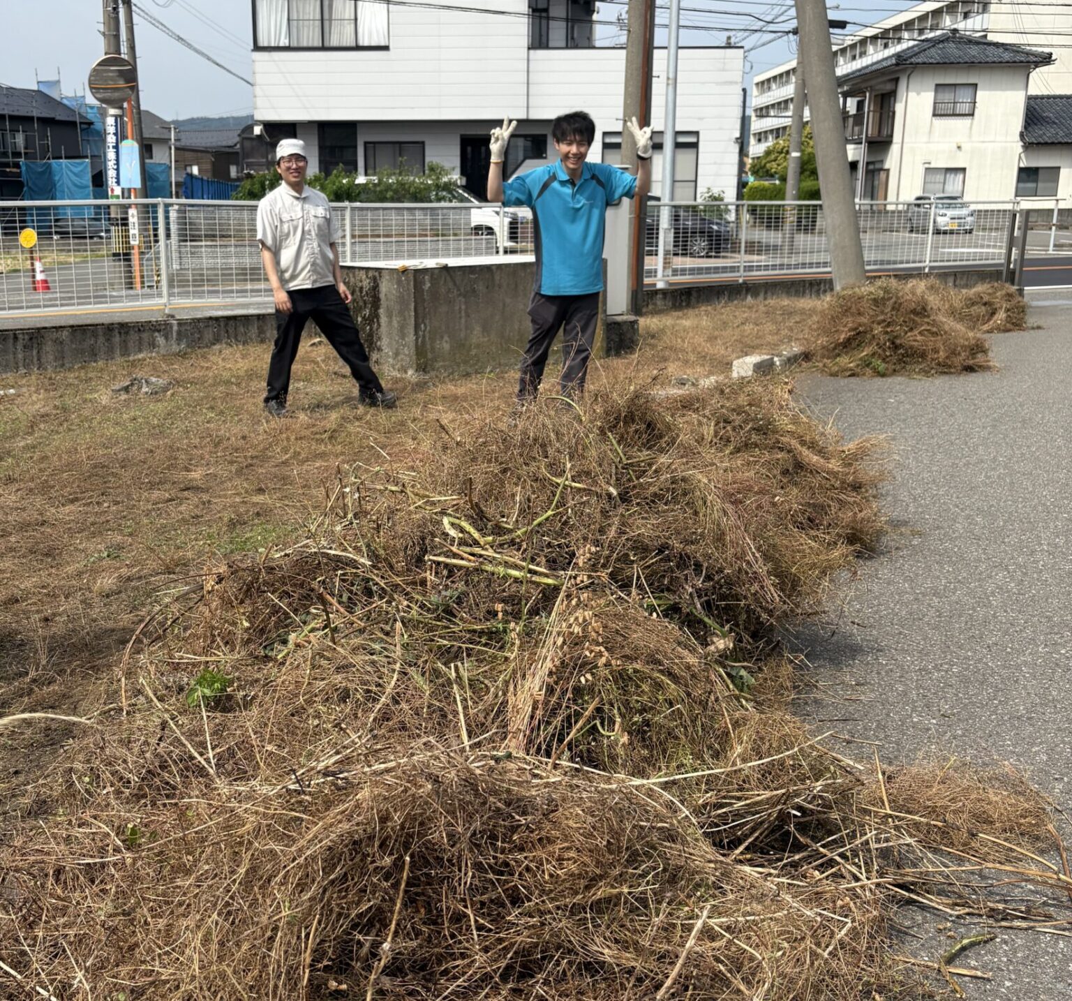 草・泥こんもり、達成感もこんもり | 東洋染工株式会社